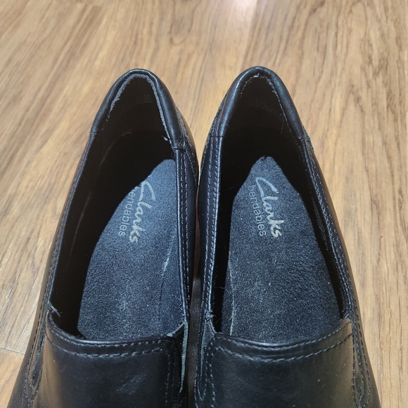 Clarks Women's Black Slip-On Shoes, Size 8.5M - Picture 4 of 6
